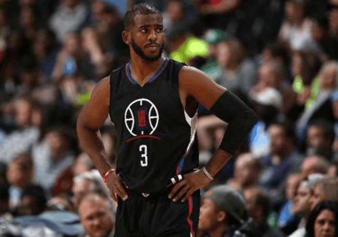 眼神中透着 眼神中透着