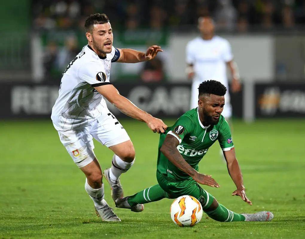 队中场的深 队中场的深