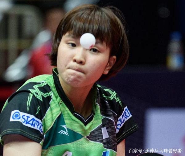 他在接受采 他在接受采